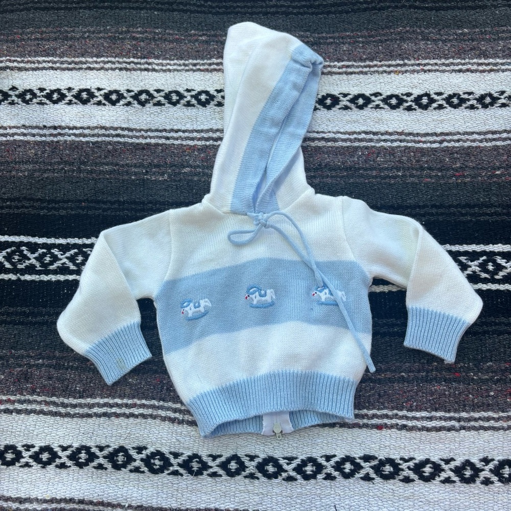 VINTAGE QUILTEX BLUE WHITE ROCKING HORSE HOODIE SIZE 0/6 MONTHS